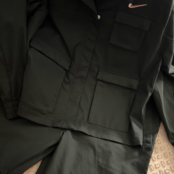 Nike Set - Picture 2 of 3